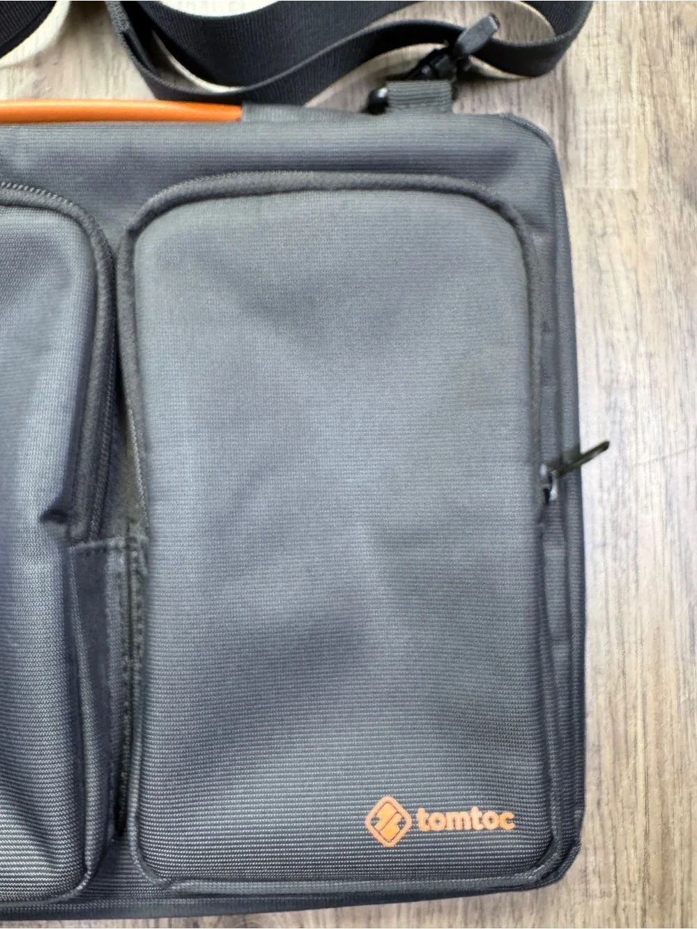 Tomtoc bag built